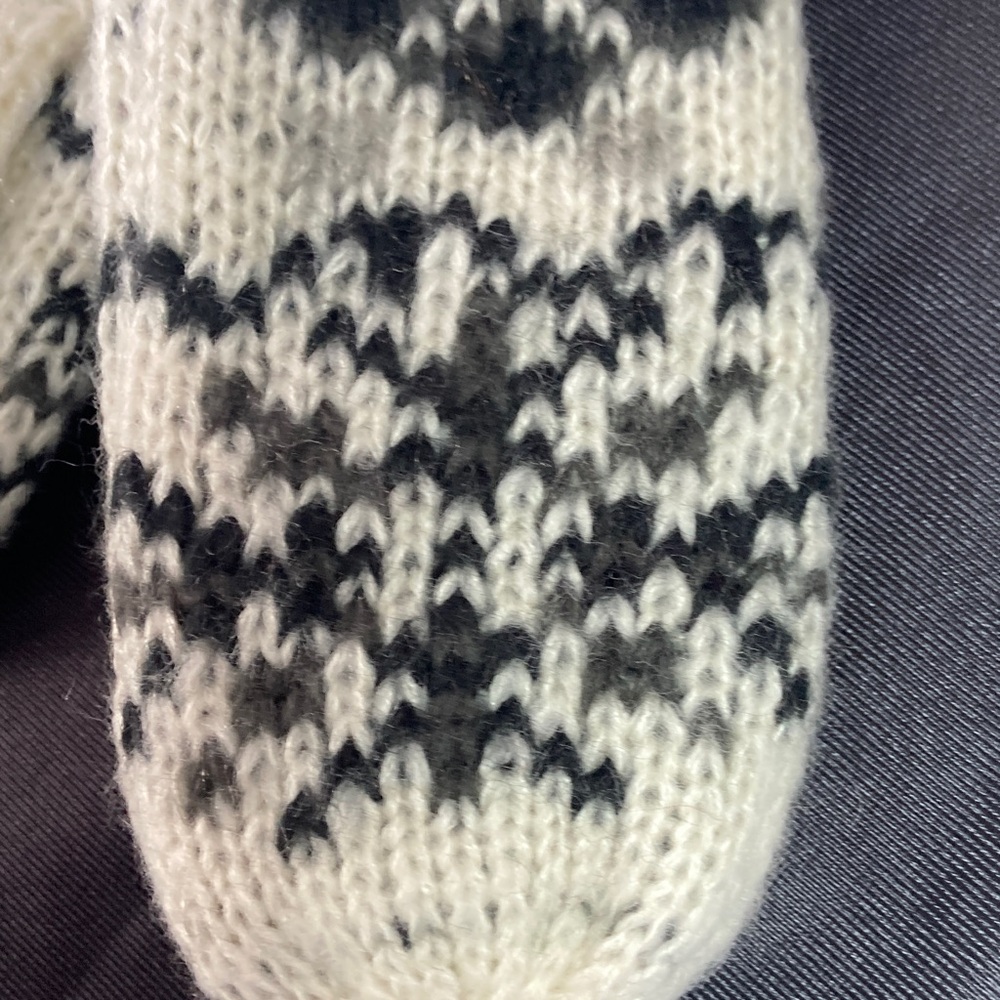 Sonoma Super cozy hat w pom & mittens retro boho vibe soft cozy yarns - Picture 9 of 17